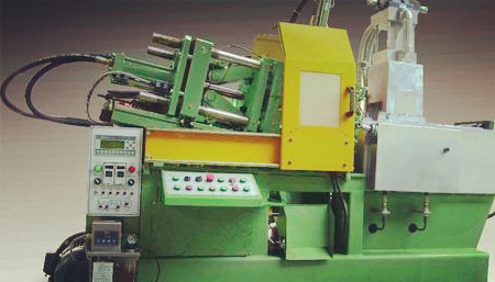 壓鑄機(jī)壓鑄時(shí)如何避免錘頭卡死？